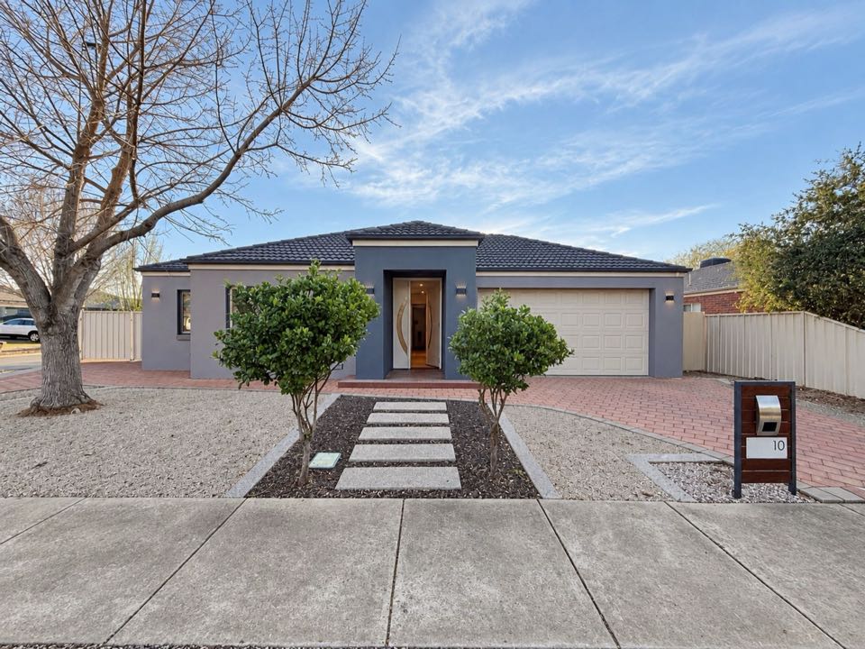 10 Yellowgum Drive, Kialla, photo 1 of 15