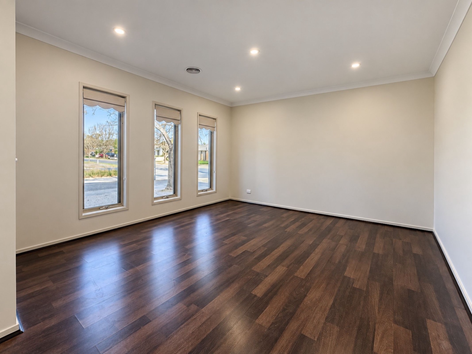 10 Yellowgum Drive, Kialla, photo 4 of 15