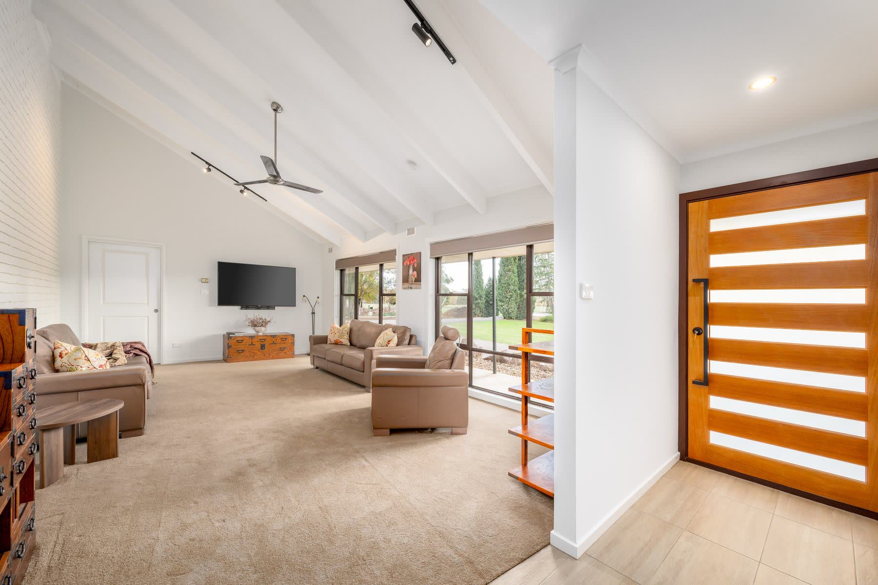 105 Laws Drive, Kialla, photo 2 of 10