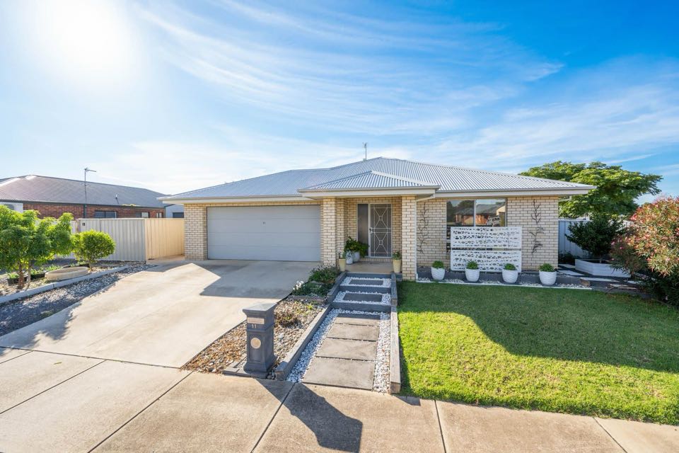 11 Crusader Avenue, Mooroopna, photo 1 of 10