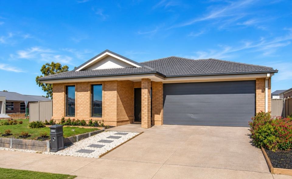 11 Henleydale Drive, Mooroopna, photo 1 of 10