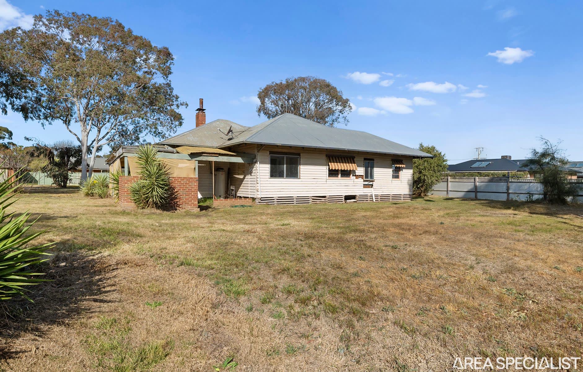 15 Avonlea Street, Numurkah, photo 2 of 10