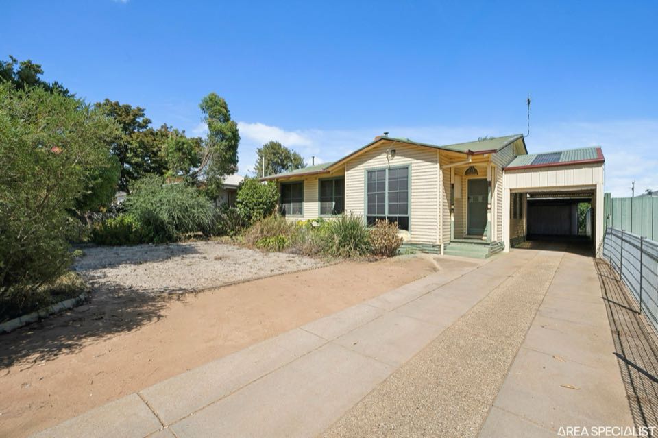 32 Halpin Crescent, Shepparton, photo 1 of 15