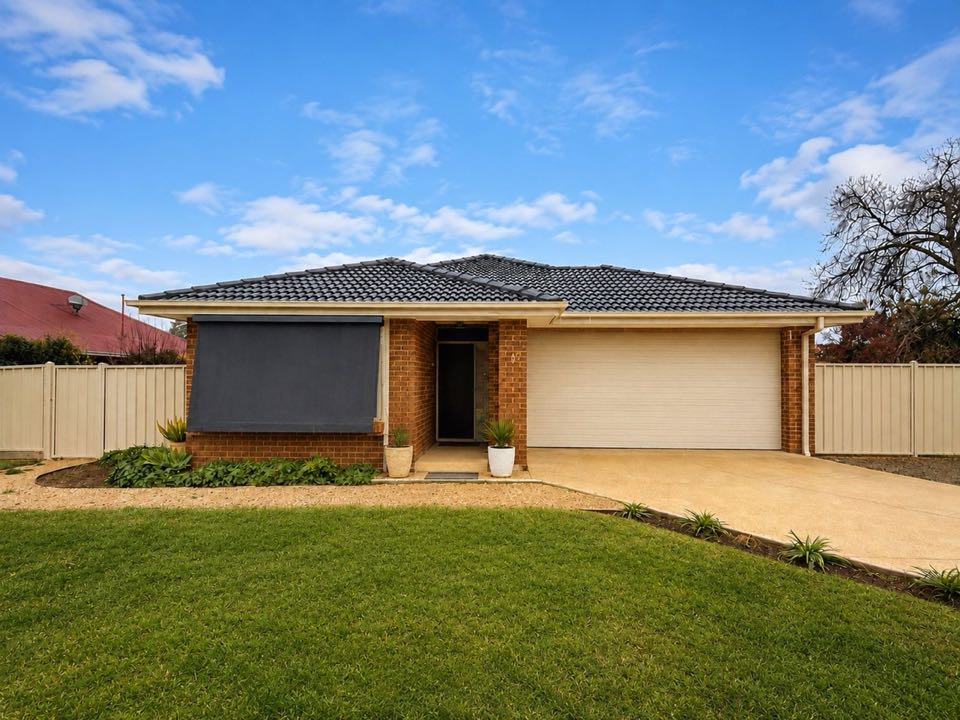 8 Beek Street, Katamatite, photo 1 of 10